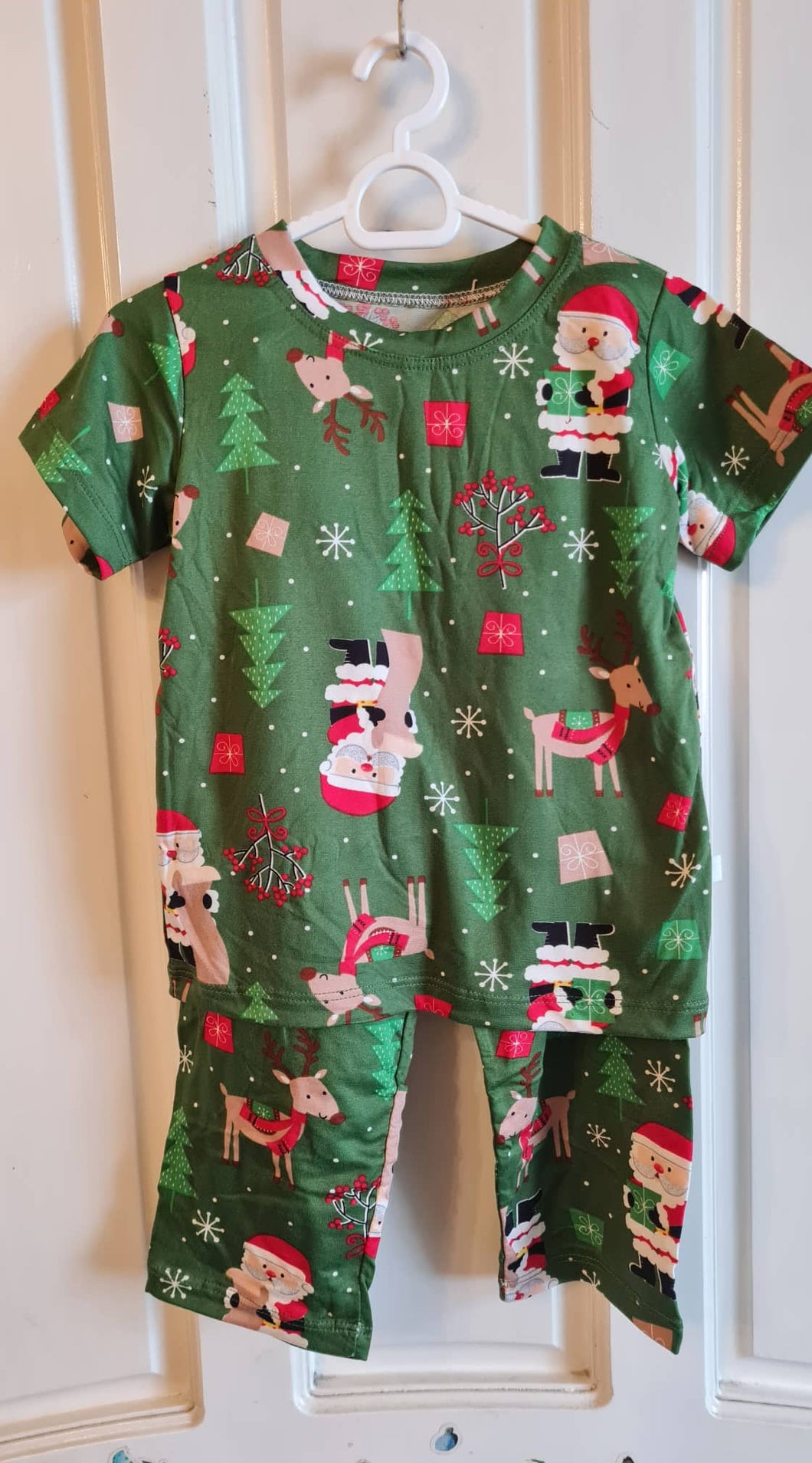 (CHRISTMAS) Santa Reading List Pajama Set